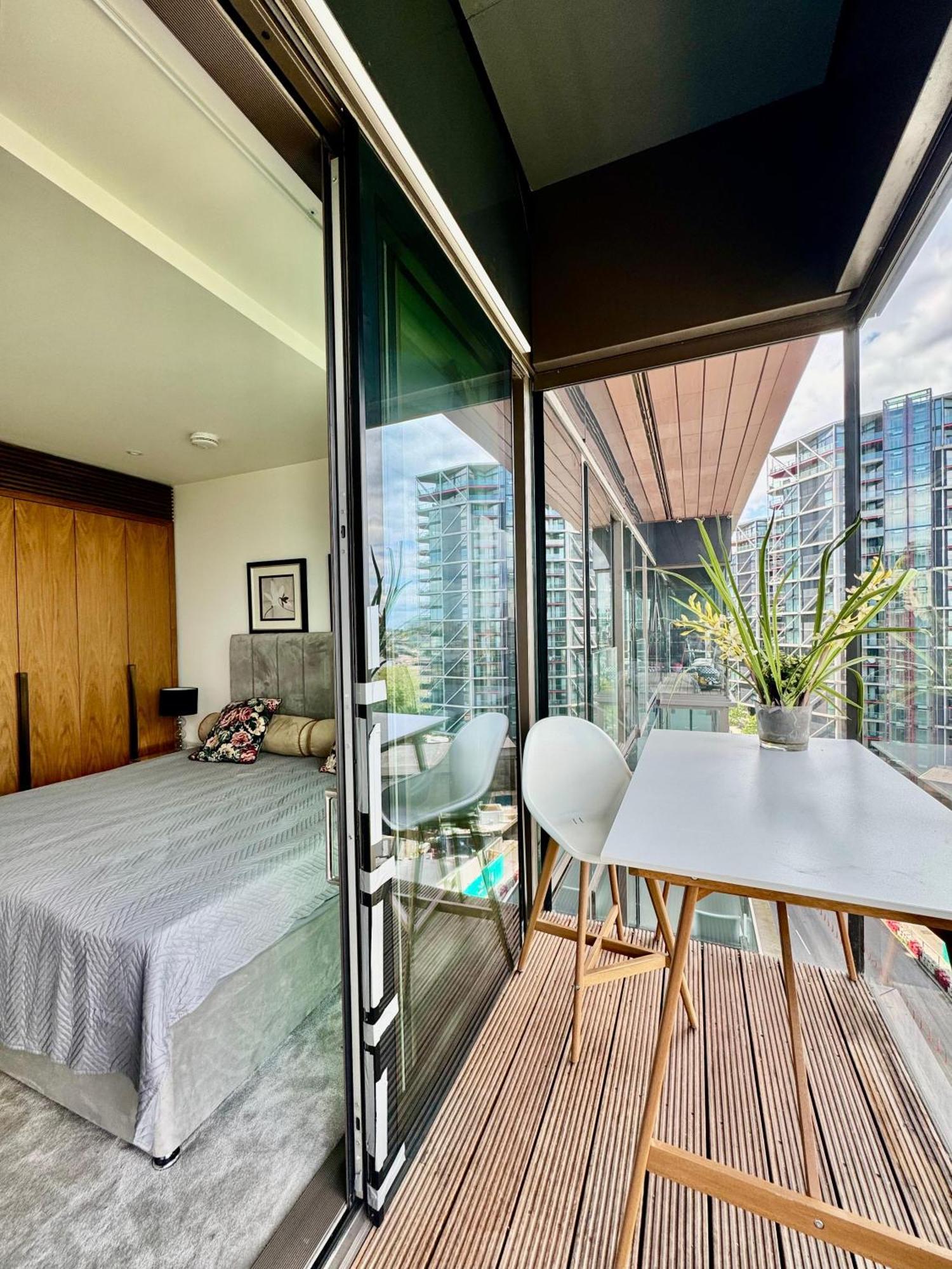 River Panorama Central London 2 Bedroom New Development 외부 사진