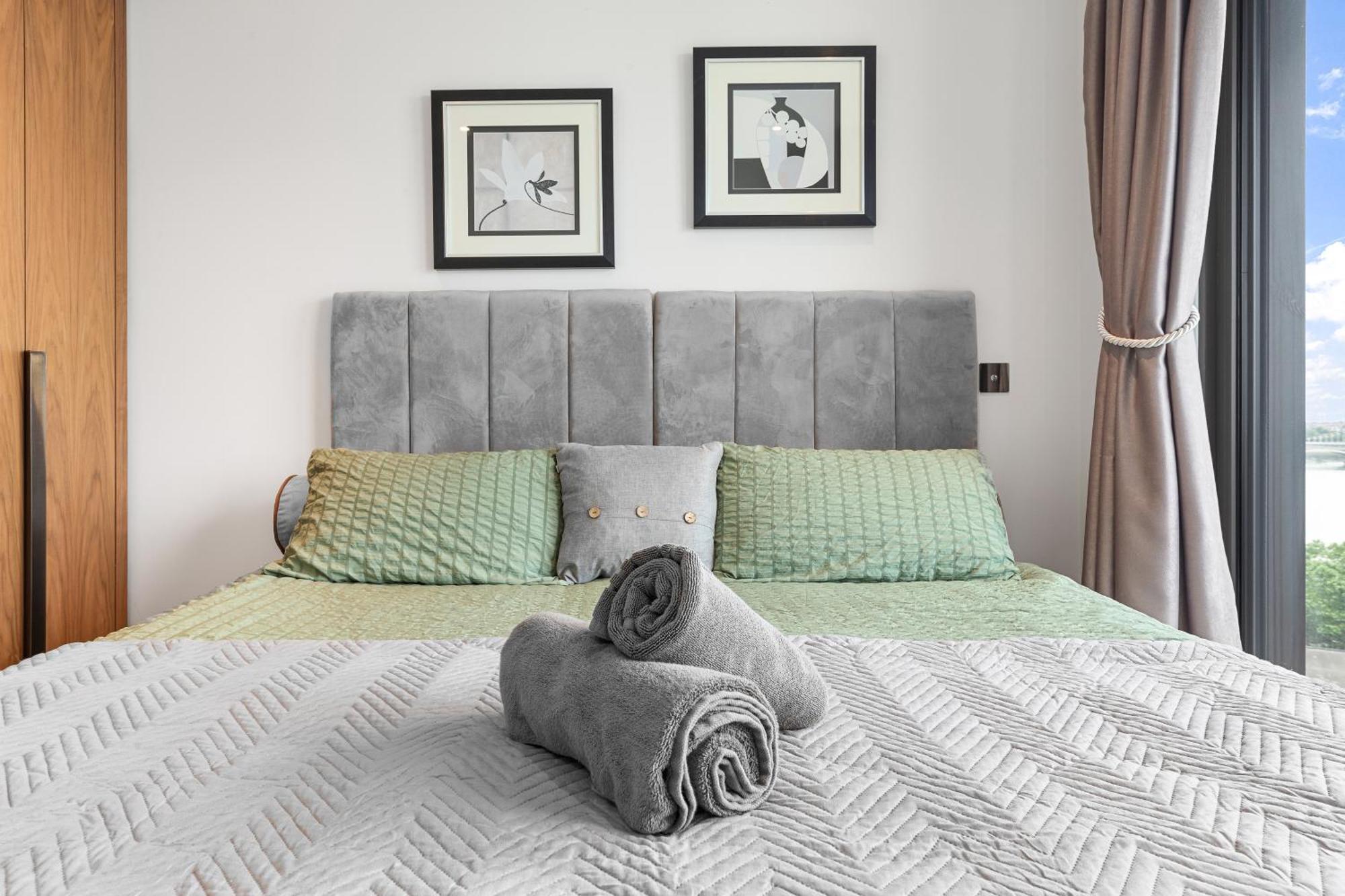 River Panorama Central London 2 Bedroom New Development 외부 사진