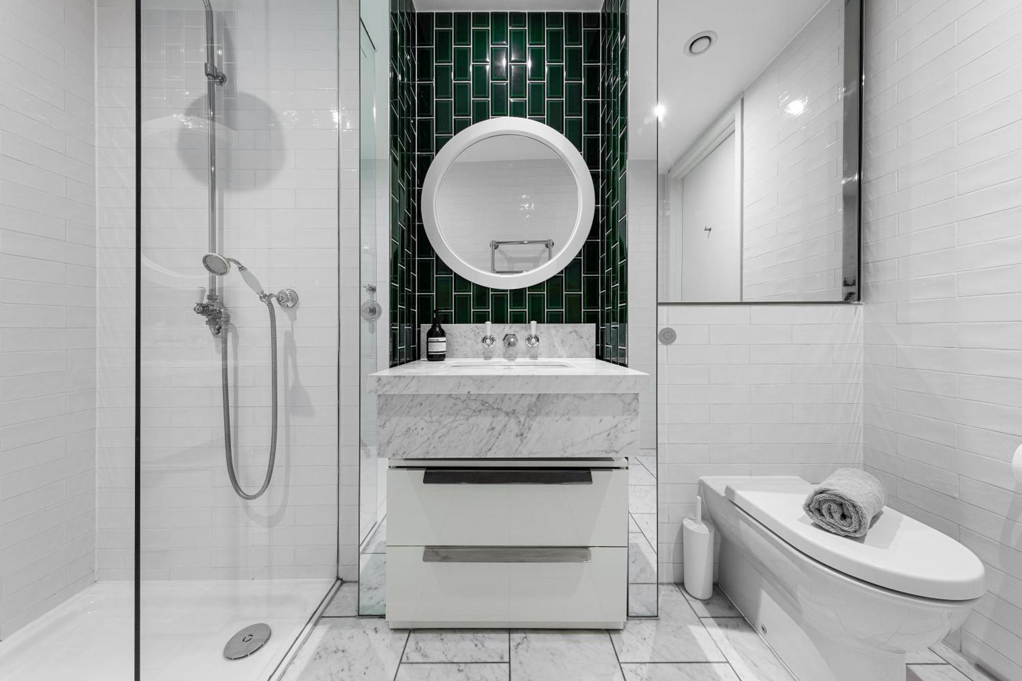 River Panorama Central London 2 Bedroom New Development 외부 사진