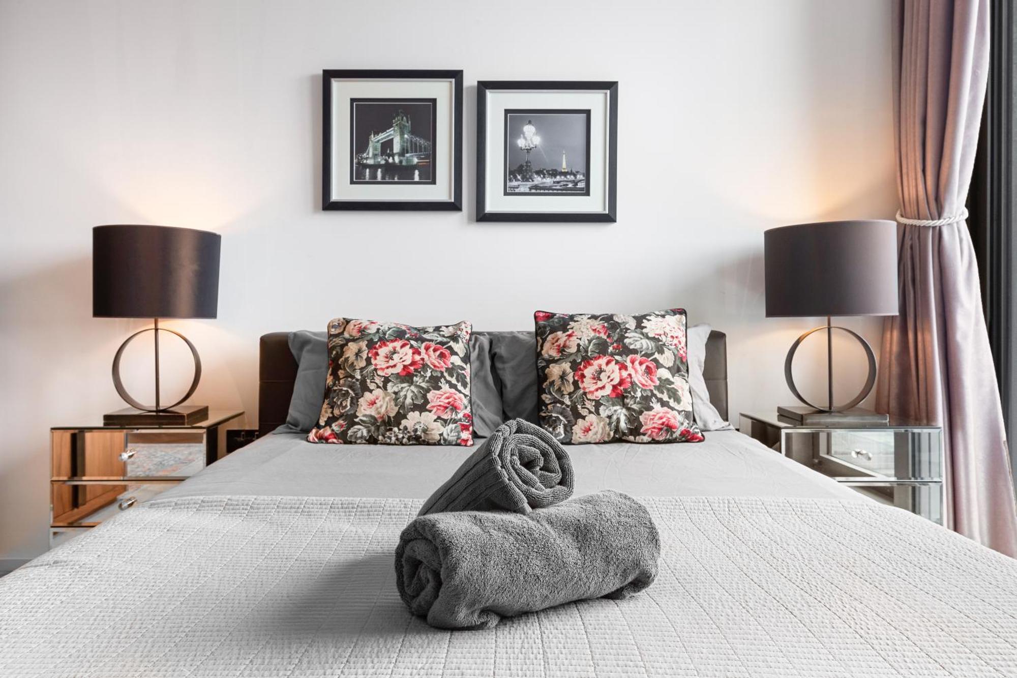 River Panorama Central London 2 Bedroom New Development 외부 사진